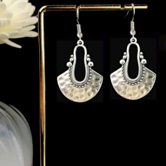 Boho Hammered 925 Silver Fan Shape Dangle Earrings - Picture 1 of 3